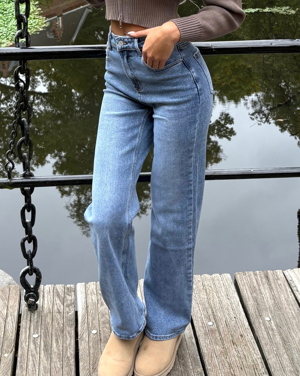 STRAIGHT LEG JEANS