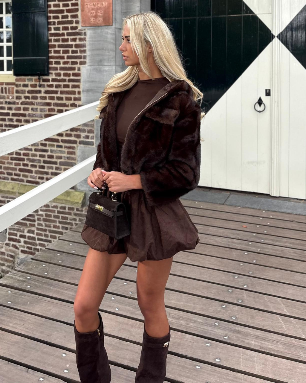 PLEATED MINI SKIRT DARK BROWN