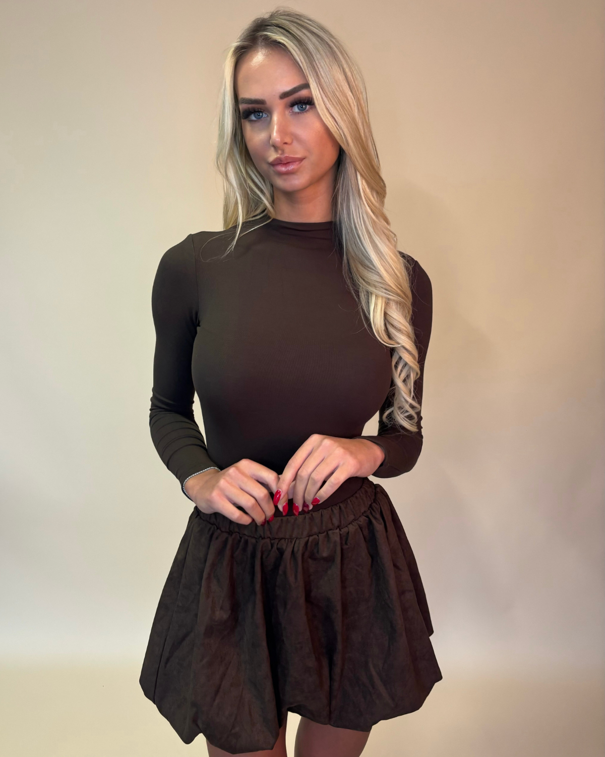 BASIC HIGH NECK TOP BROWN